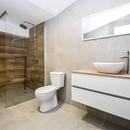Moderna Con Piscina *