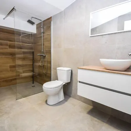 Moderna Con Piscina