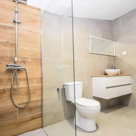 Moderna Con Piscina