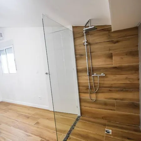 Moderna Con Piscina *